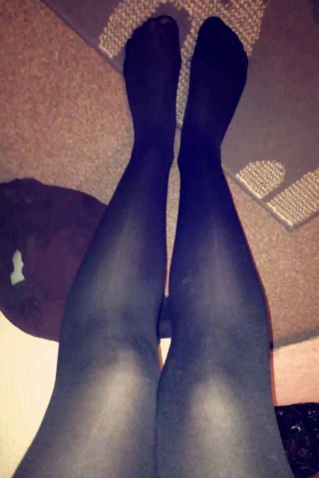 pics_of_scottish_female_legs feet_in_tights stockings (16/39)