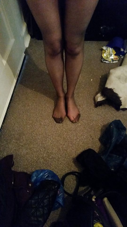 pics_of_scottish_female_legs feet_in_tights stockings (3/39)