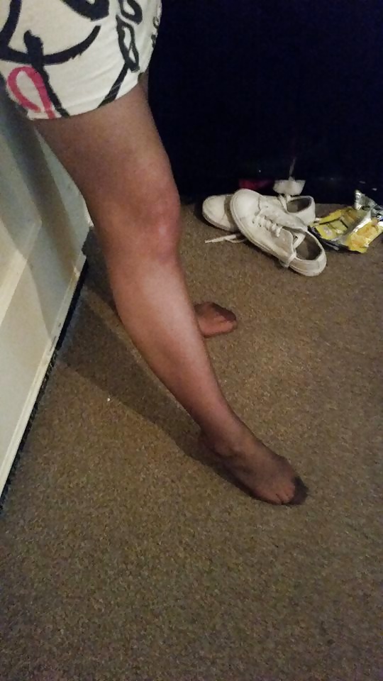 pics_of_scottish_female_legs feet_in_tights stockings (1/39)
