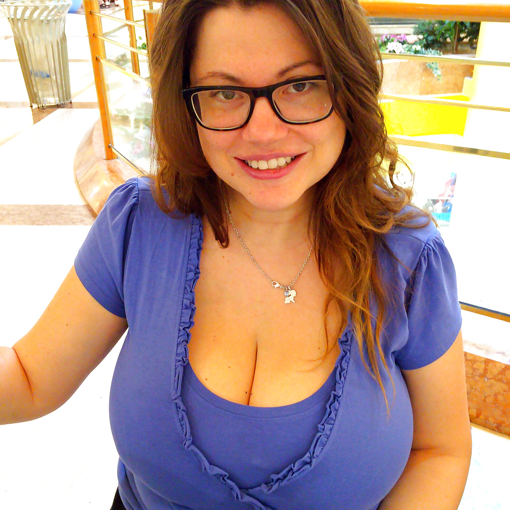 Nerdy Milf With Huge Tits (9/9)
