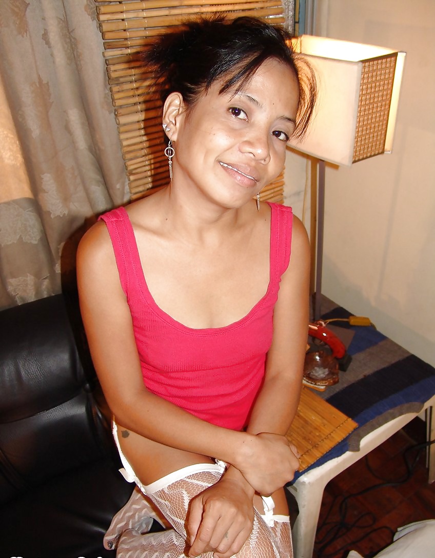 Mature Filipina Wife Jennie (1/17)