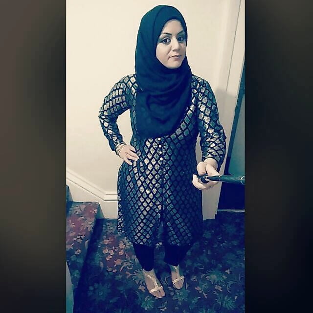 Paki_hijabi_feet (8/18)