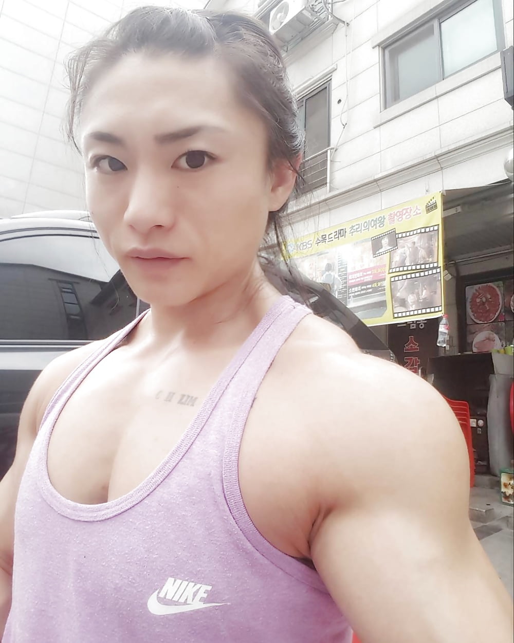 sexy korean muscular woman (20/25)