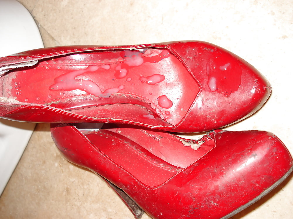 Maggie's well worn shoes (2/4)