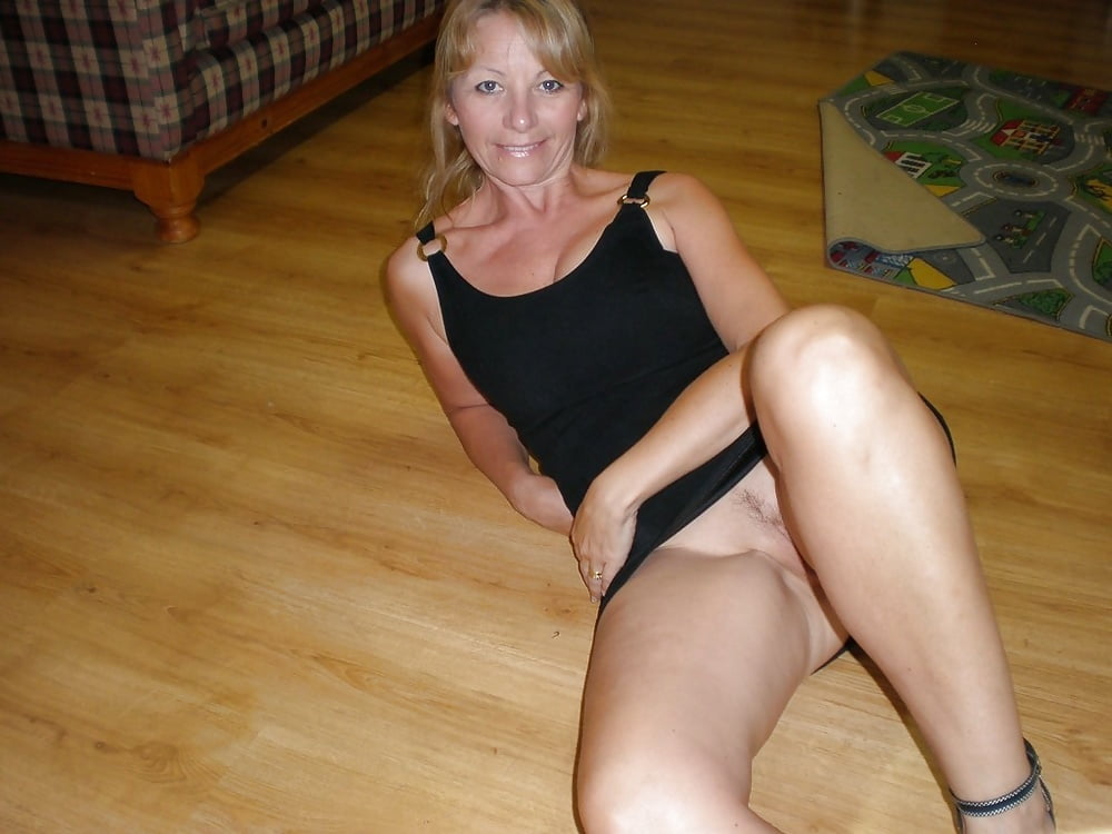 Blonde Dirty Mom Exposed Nude (9/9)