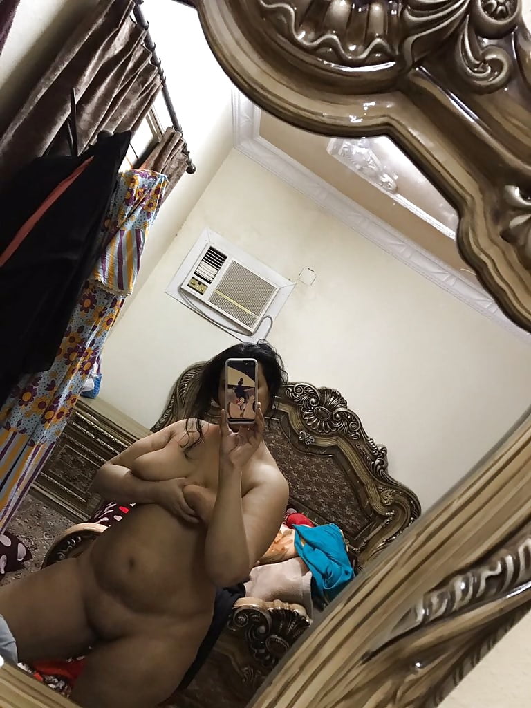 Saudi arabia milf naked abaya selfie khaliji (1/8)