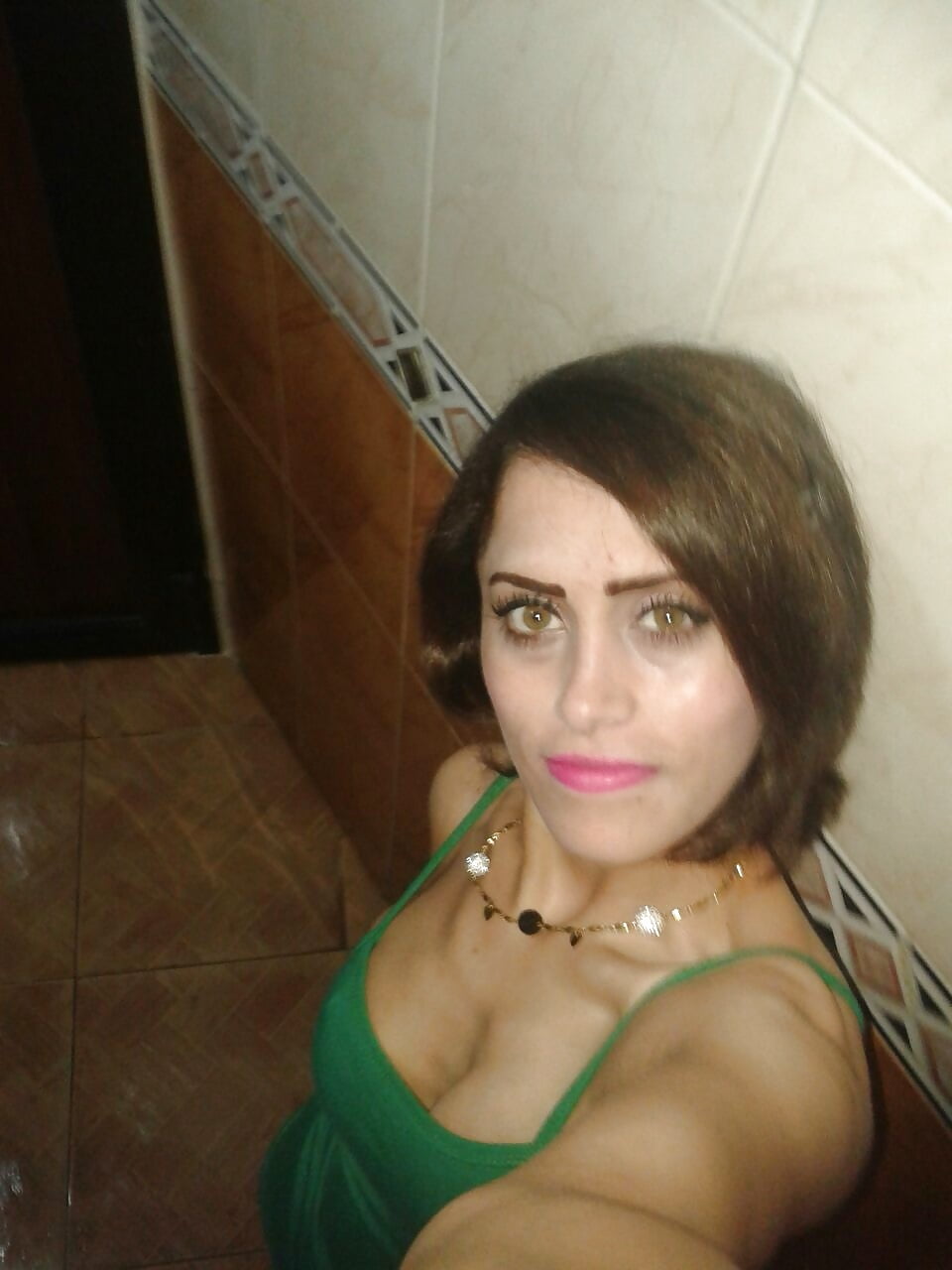 Syrian arab hijab girl nude selfie (7/16)