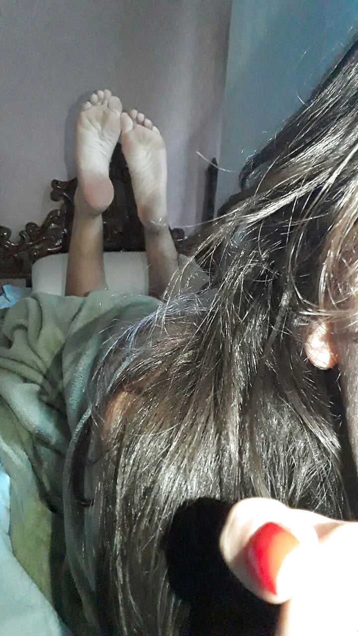 13 years old girl and her sexy feet (17/22)