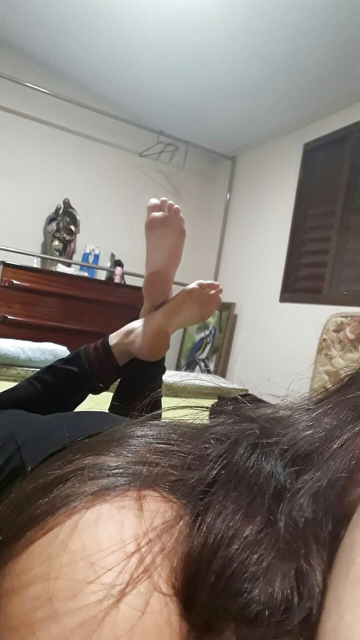13 years old girl and her sexy feet (19/22)