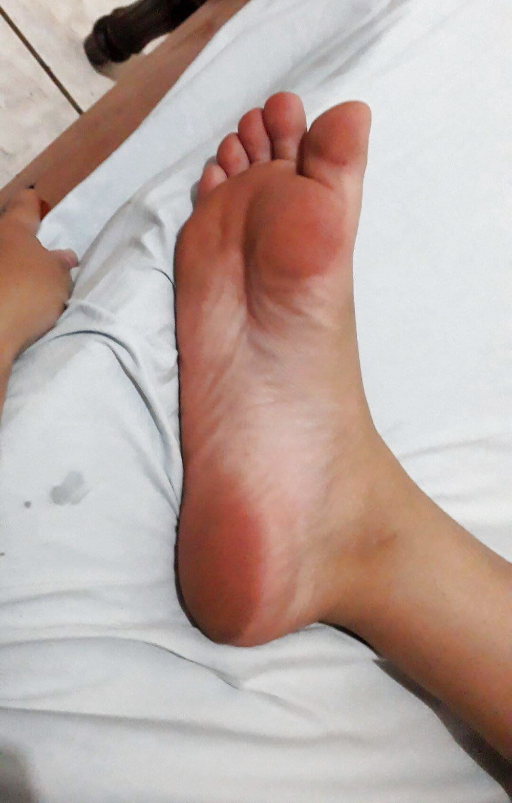 13 years old girl and her sexy feet (3/22)