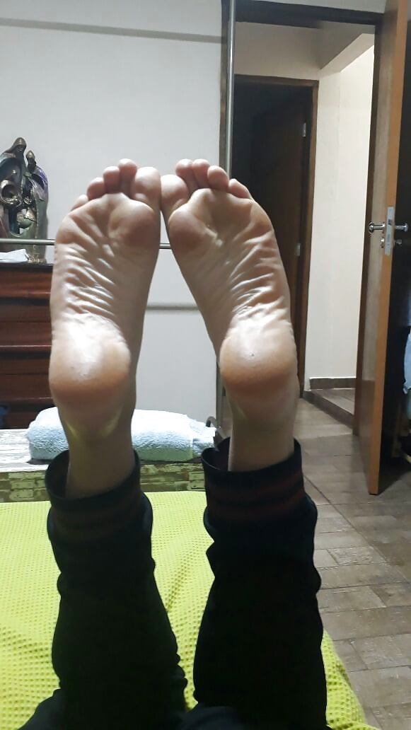 13 years old girl and her sexy feet (21/22)
