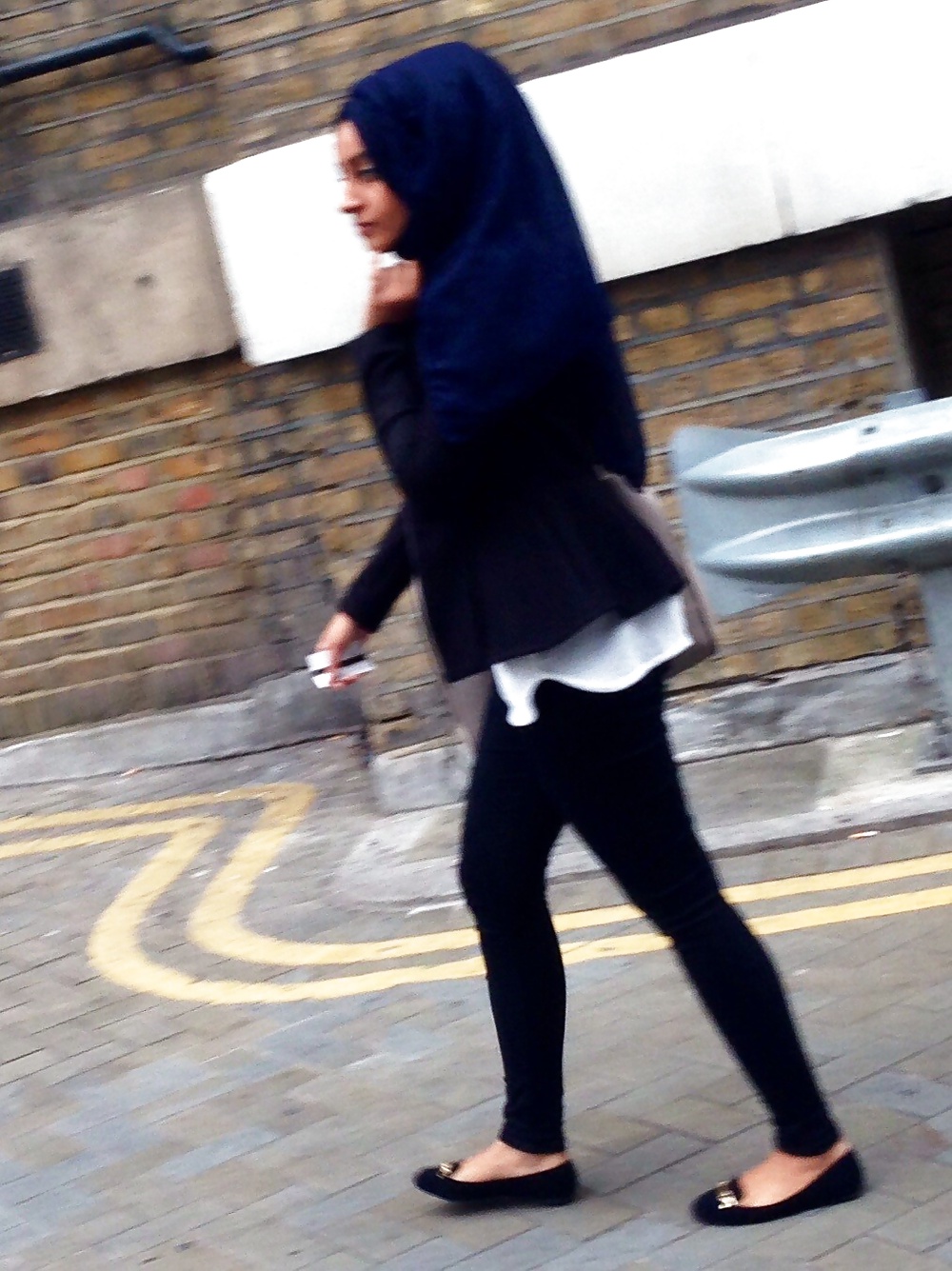 Non Nude Hijabi Teens Walking London UK Bengali Clothed  (15/25)