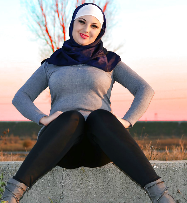 Women in hijab 10 - Photo #2.