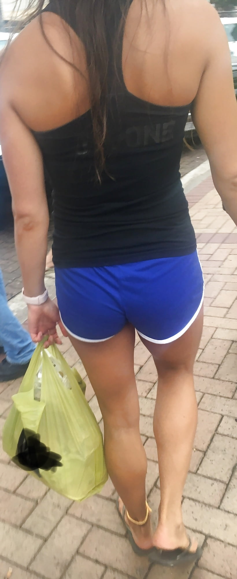 Tight tanned teen in tiny shorts (8/13)