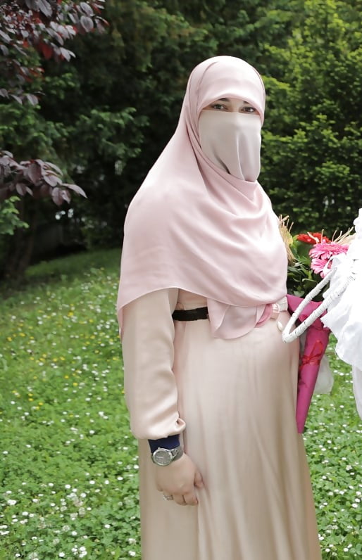 Sexy_amateur_prego_niqab_wife (4/6)