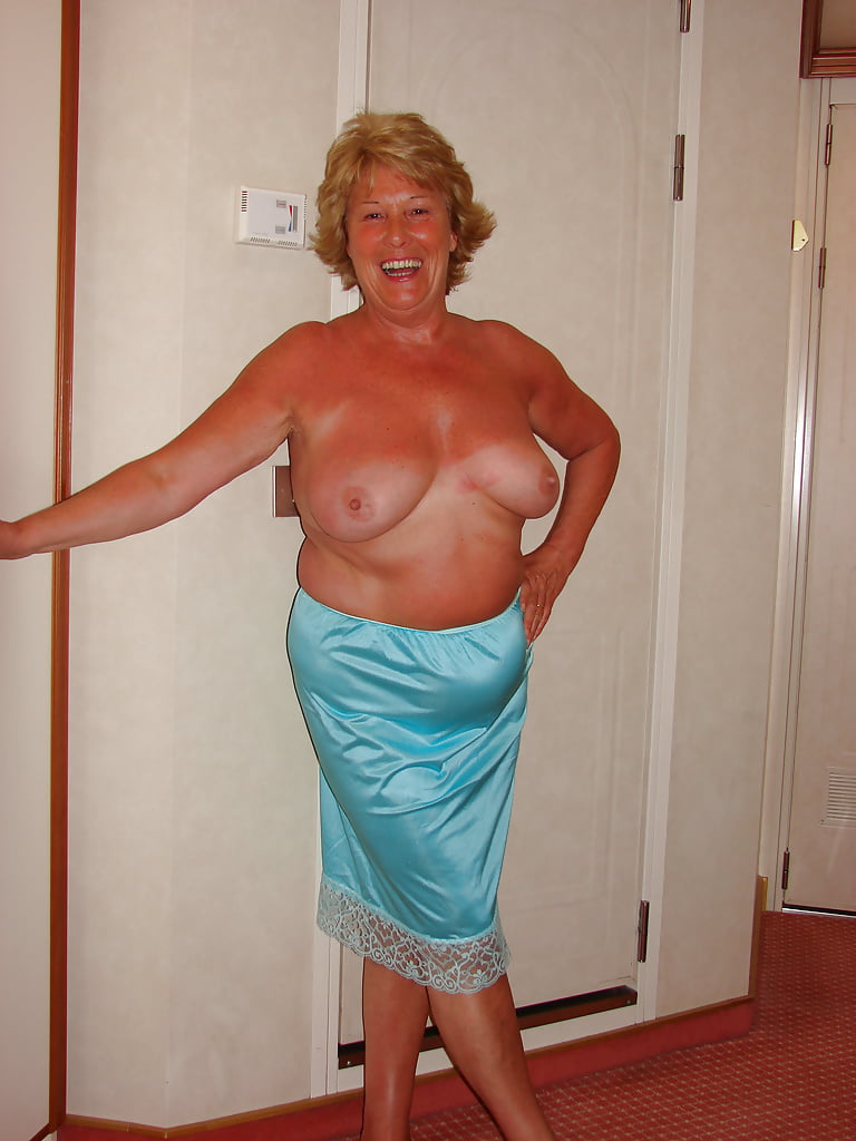 Older Ladies Topless - Photo #19.