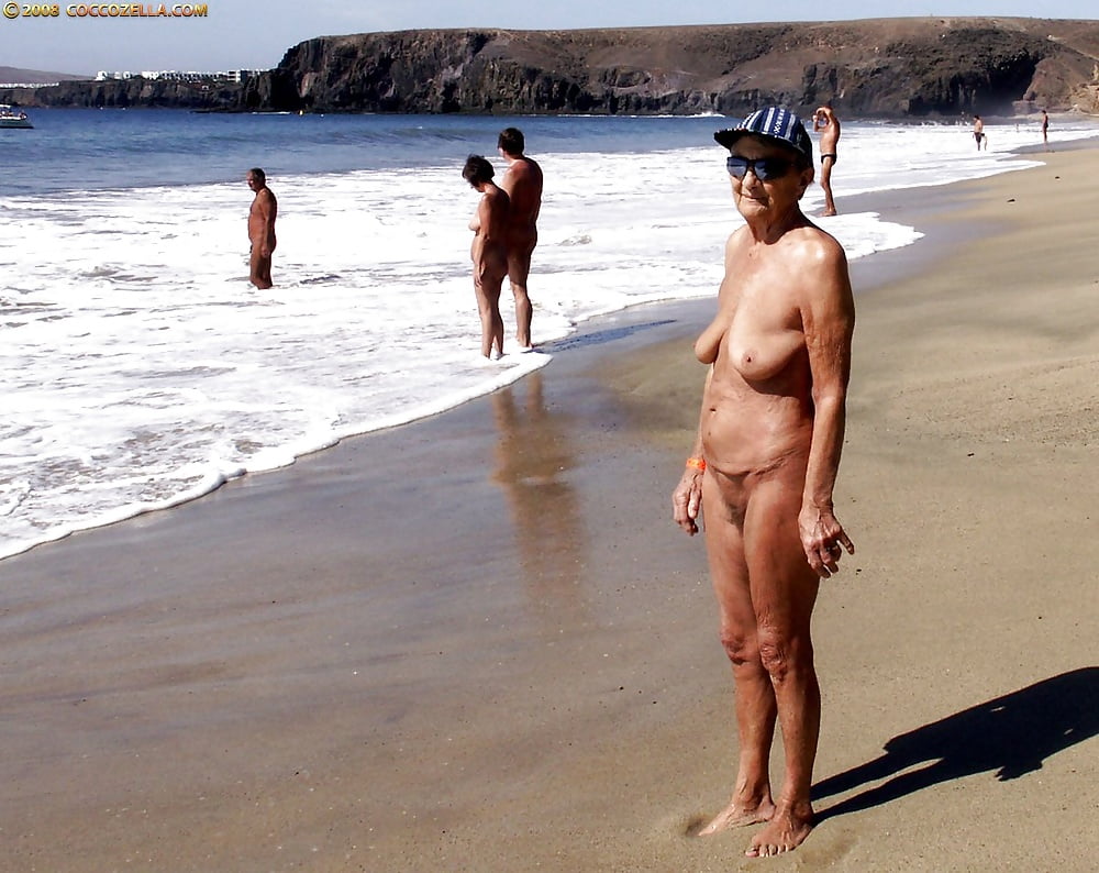Nudist_Mature_Granny_Likes_to_be_Naked_for_you (16/47)