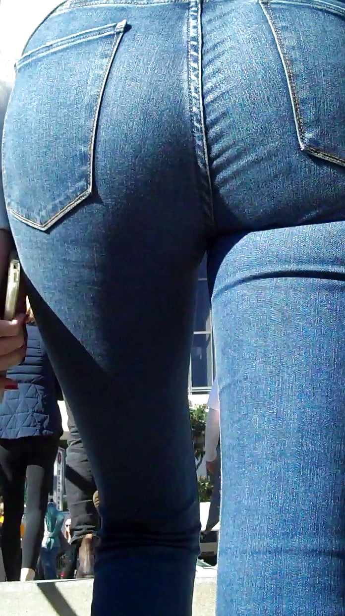 Teen ass up close in butt tight jeans (5/87)