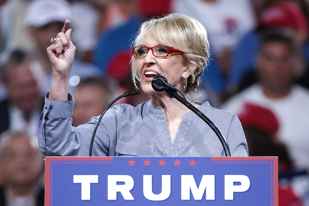 I love and adore conservative Jan Brewer (3/42)