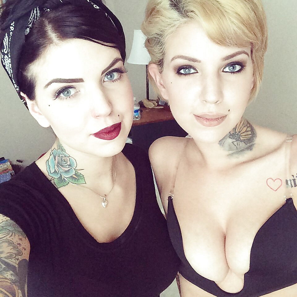 Emily and Amanda Elrod (Suicide Girls Frigg and Pinkdroid) (1/15)