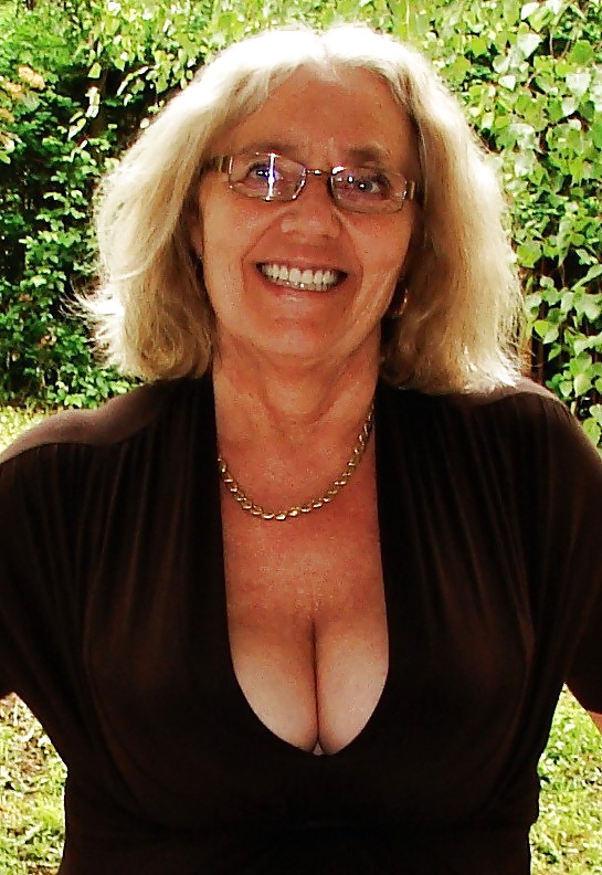 Look at Granny s Cleavage - Photo #19.