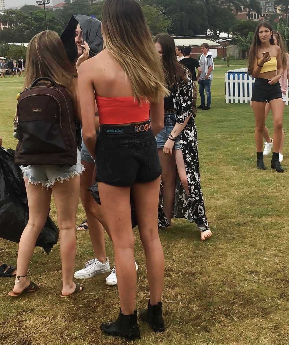 A group of 18 years old sexy teens (12/14)