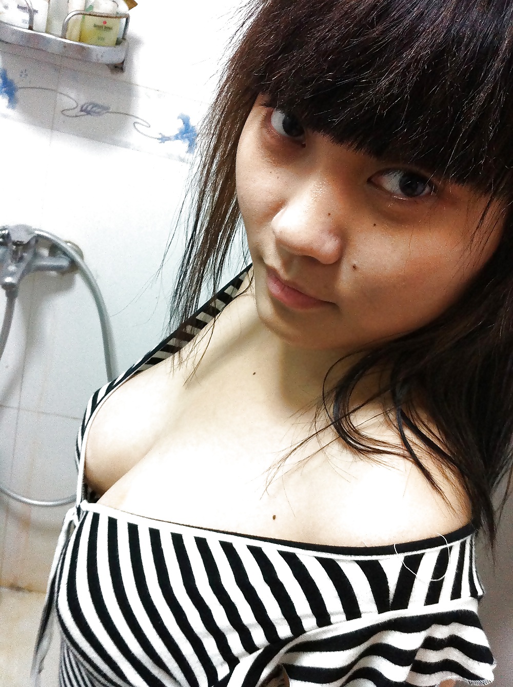 Naked asian teen homemade selfies (1/63)