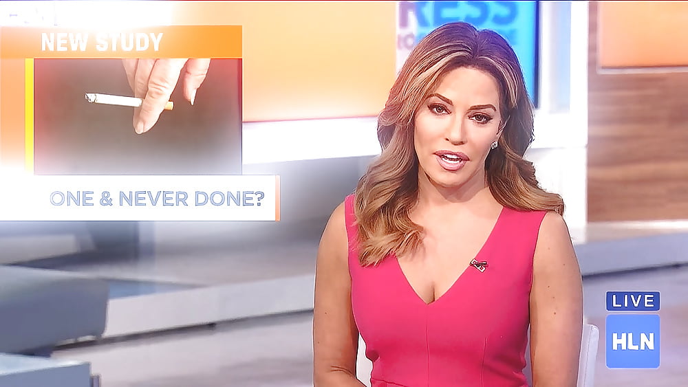 Robin Meade SEXY in pink.