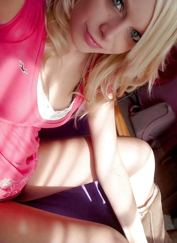 young cute sexy blond posing nonude - amateur (12/15)