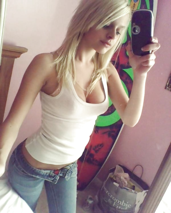 young_cute_sexy_blond_posing_nonude_-_amateur (1/15)