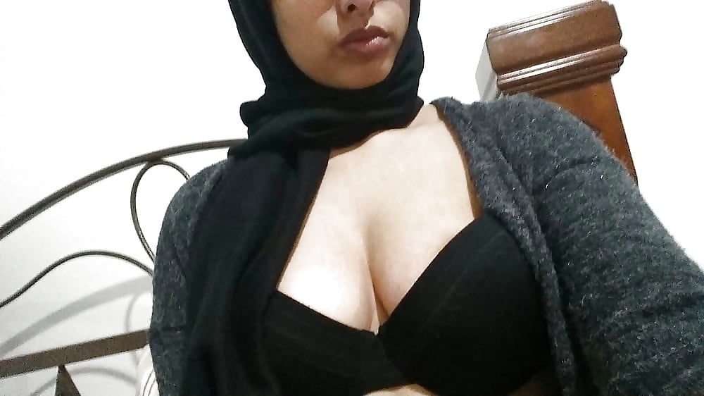 NEW_ERA_Muslim_babes_are_very_naughty_horny_sluts (4/15)