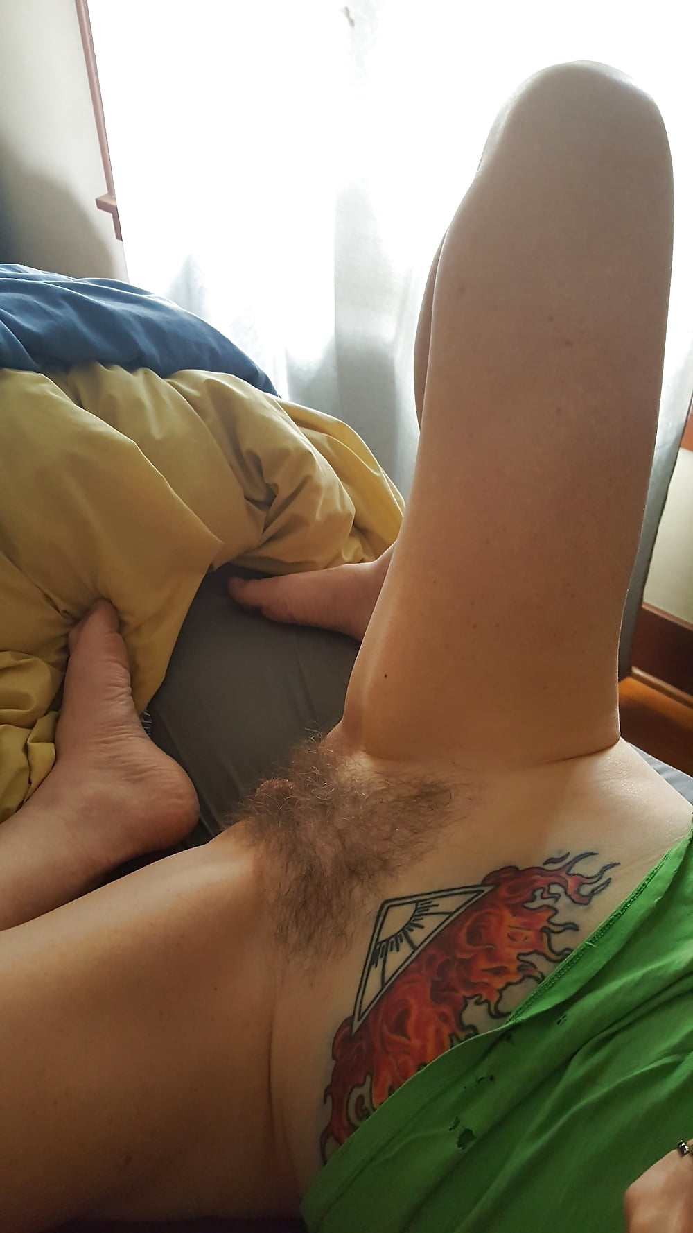 Annie_-_Big_Hairy_Pussy_Mature (10/94)