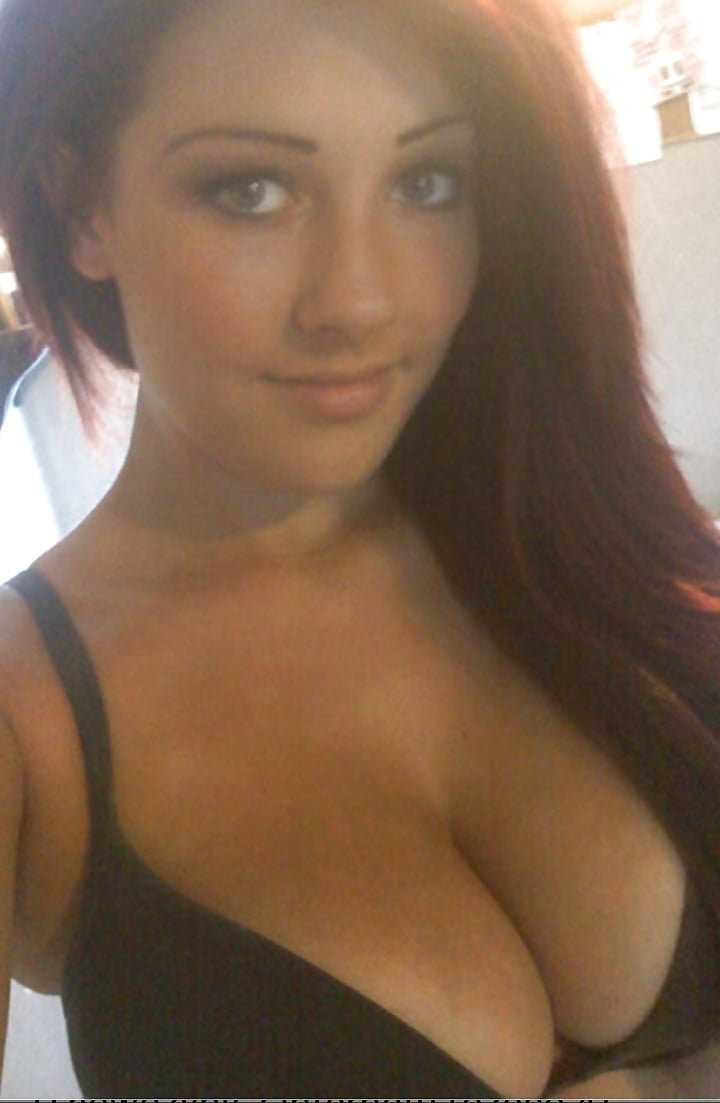 Teen_cleavage_selfies (42/49)