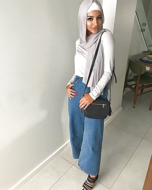 Pretty Hijabi Hajar A from Sydney (2/23)