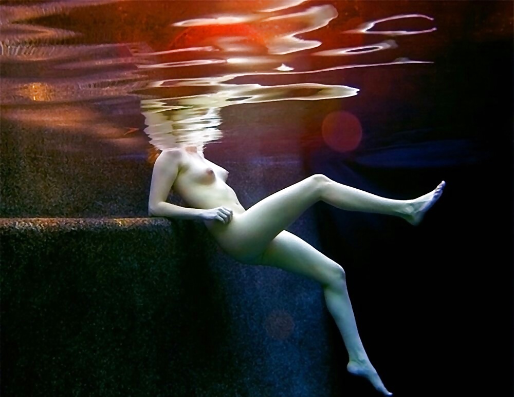 Naked and fucked underwater 2 (3/18)