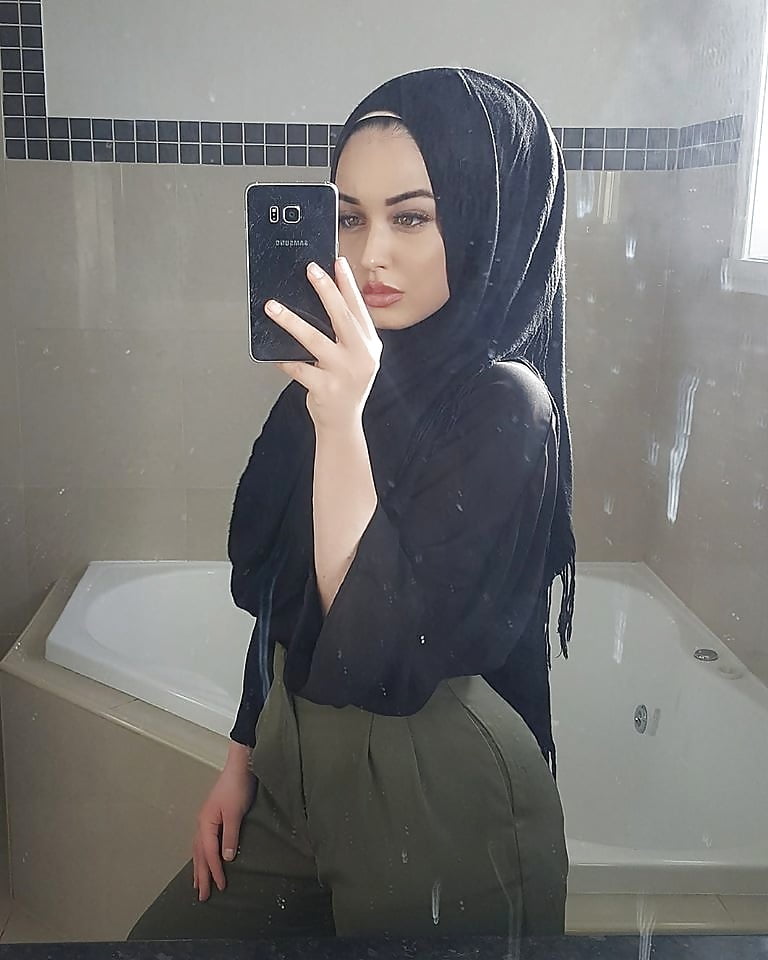 Arab Hijab Big Booty Babe Muslim Chick (2/54)