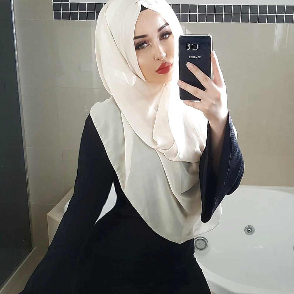 Arab Hijab Big Booty Babe Muslim Chick (8/54)
