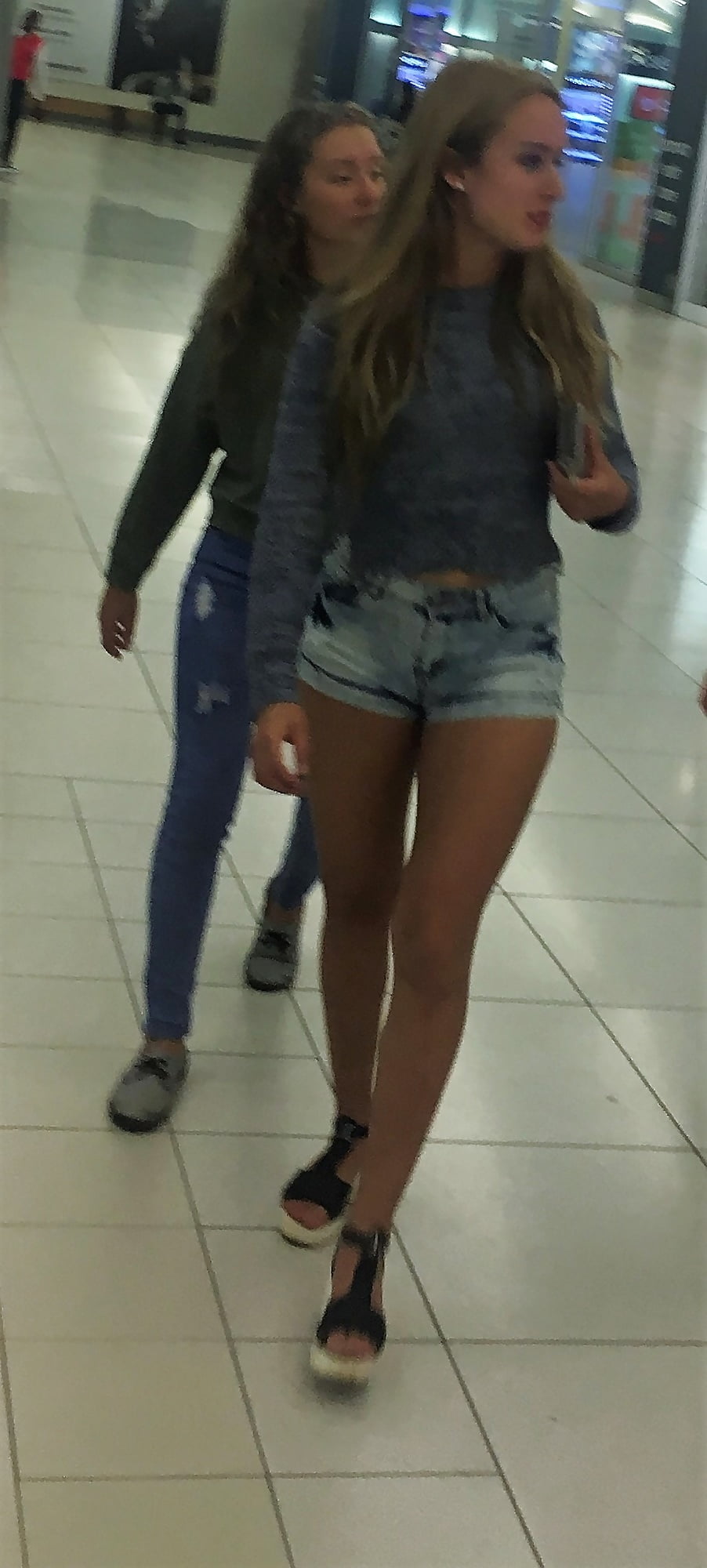 Lovely teen mall slut in tiny shorts (19/22)