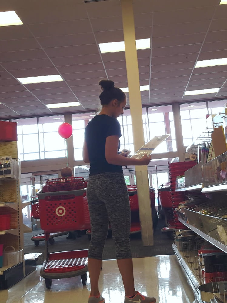 Candid_voyeur_hot_young_MILF_at_target_spandex_shopping (2/8)