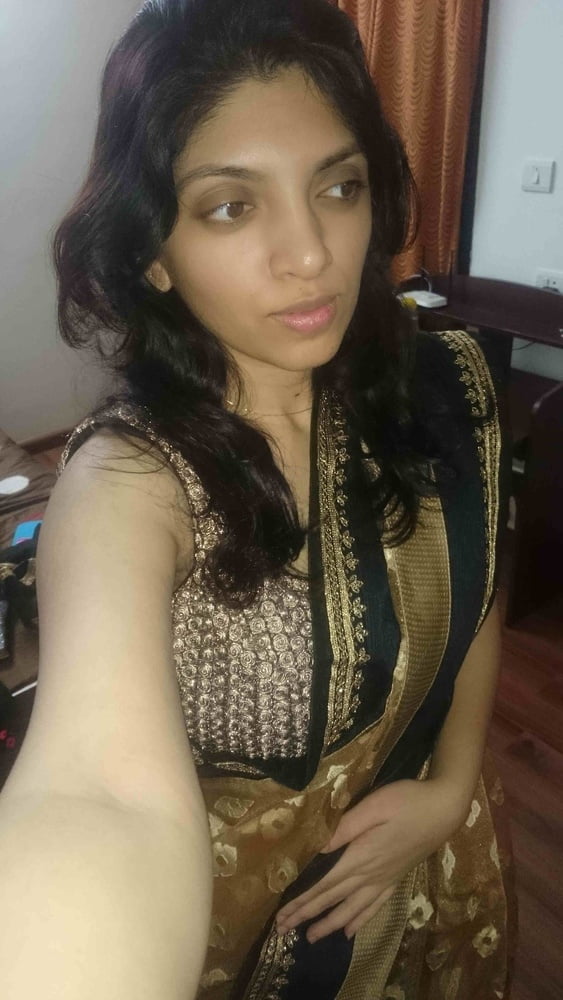 Indian doctor bhabhi craving for a cock (1/10)