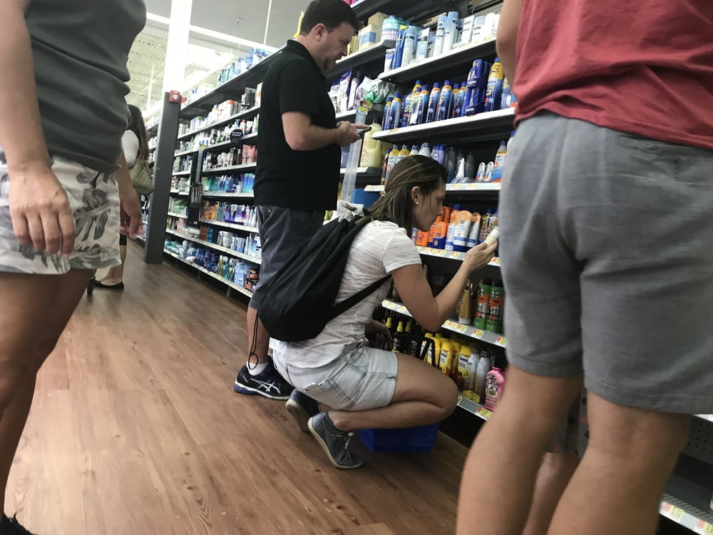 Milf with great legs at Wallmart (12/20)