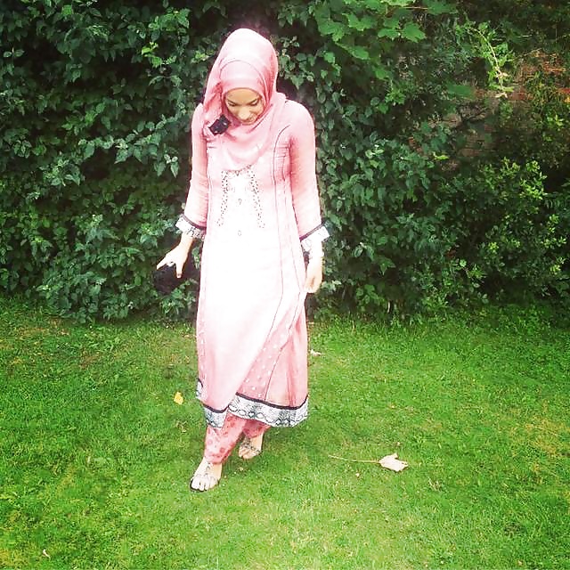 More_hijab_girls_to_wank_over (5/6)