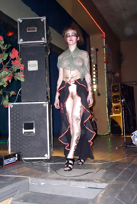 Naked fashion show at school (11/21)