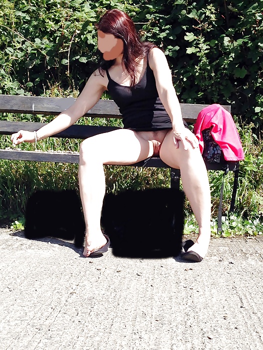 UK London wife flashing in public for comments (2/6)