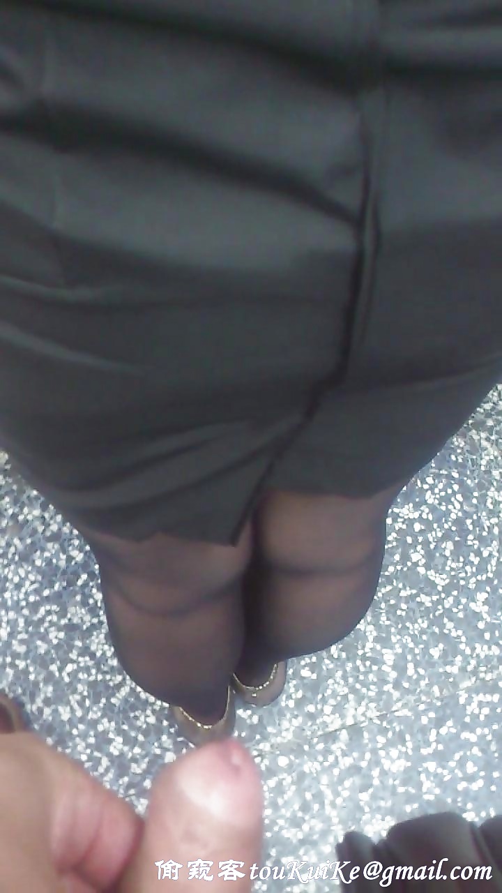 public cum behind office lady with black stocking (7/9)