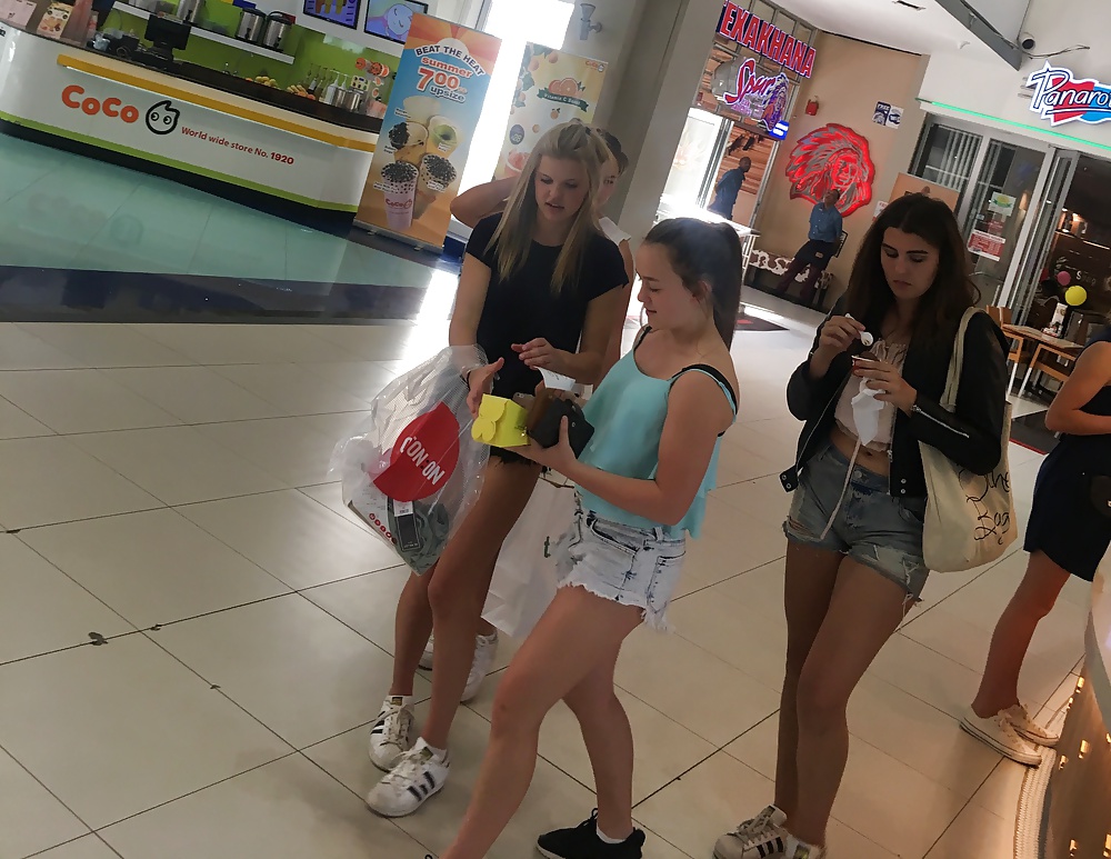 Four_lovely_mall_teens_one_in_tiny_shorts (16/16)