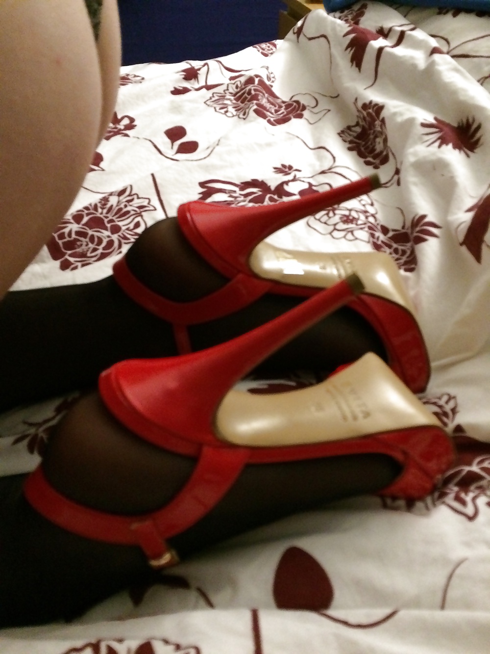 Footjob_with_red_High_Heels_and_Nylons (2/12)