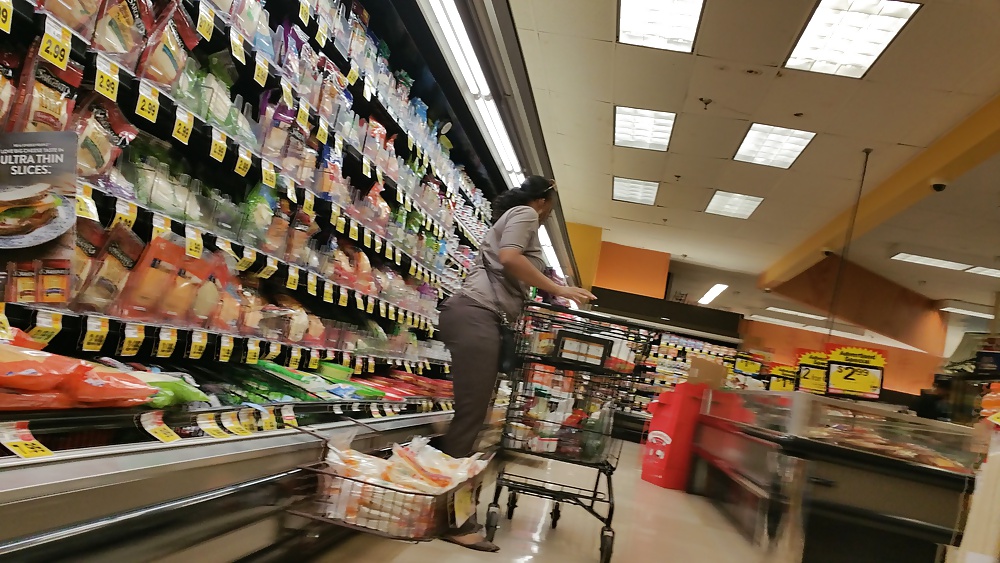 Candid Big Booty Ebony in Grocery Store  (9/12)