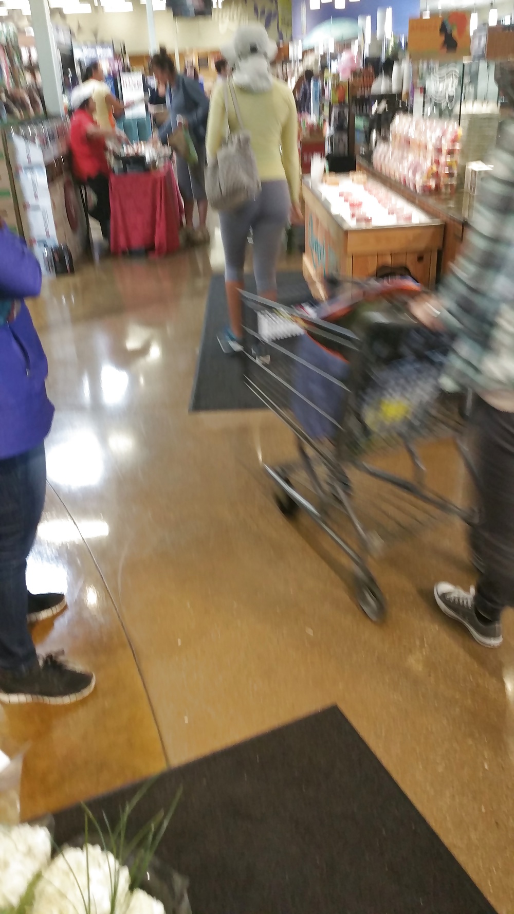 Candid Big Booty Ebony in Grocery Store 3 (20/20)