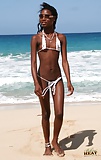 Very_Skinny_Hot_Ebony_on_the_Beach (24/89)